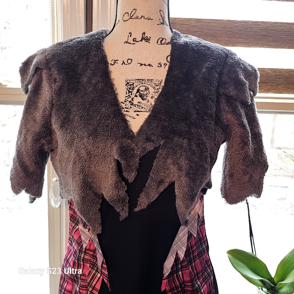 Red and Black She Wolf Costume Size Large - Picture 4 of 8